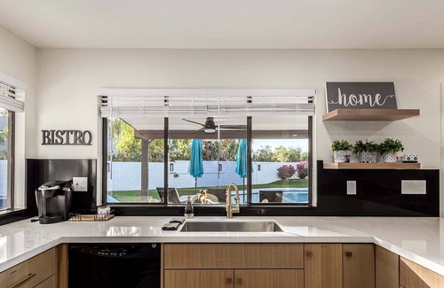 Santiago House | Luxury Villa 6BR home, 5 En-suite Bathrooms & Pool