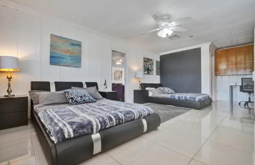 Hollywood Hills Villa | Luxury Villa Heated Pool Hot Tub Playground