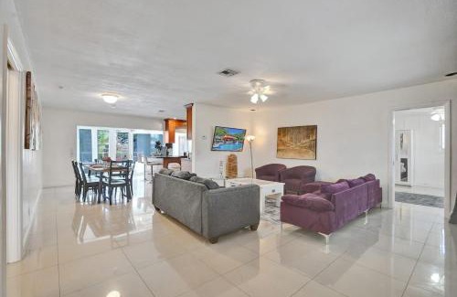 Hollywood Hills Villa | Luxury Villa Heated Pool Hot Tub Playground