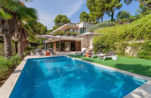 Tossa de Mar Villa | Luxury villa in Tossa de Mar near the beach with heated swimming pool. Golfcar