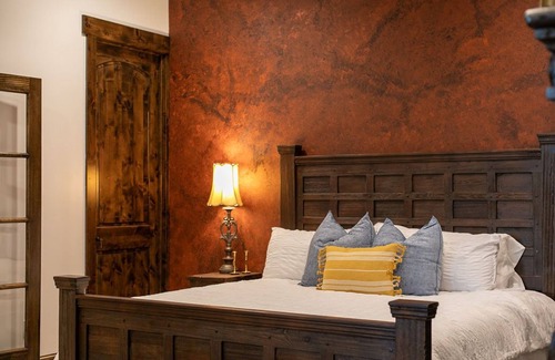 Colorado City Bed & Breakfast | Luxury Villa near Zion National Park | Private Pool, Spa, Sauna, Yard, & more!
