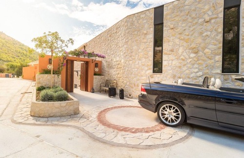 Brsecine Villa | Luxury Villa New World with Pool