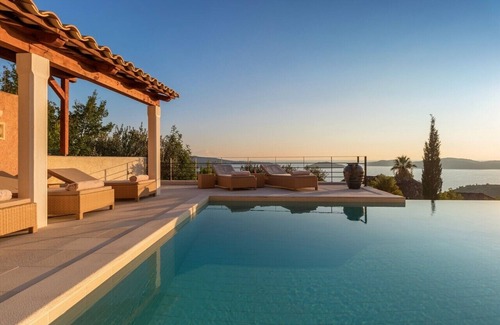 Brsecine Villa | Luxury Villa New World with Pool