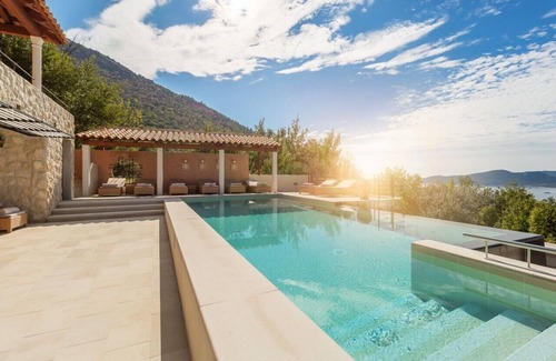 Brsecine Villa | Luxury Villa New World with Pool