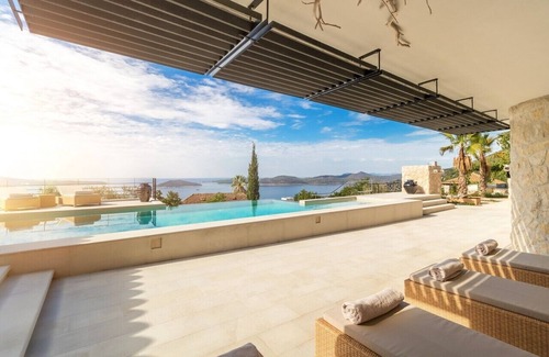 Brsecine Villa | Luxury Villa New World with Pool