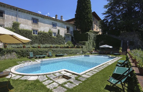 Lucca Villa | Luxury Villa on the Lucca's hills with private pool, BBQ,tennis court,PingPong.