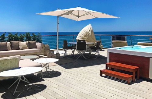 Cabo de las Huertas House | Luxury villa with garage directly by the sea