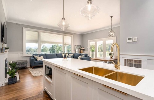 Marysville Villa | Luxury Villa With Gorgeous Views, We Sleep 11