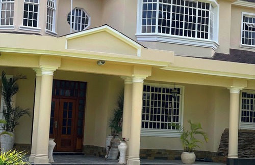 Runda Villa | Luxury Villa with Private Pool and In-Room Jacuzzis – Perfect Getaway