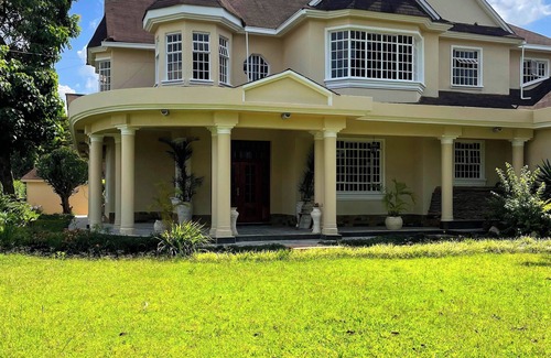 Runda Villa | Luxury Villa with Private Pool and In-Room Jacuzzis – Perfect Getaway