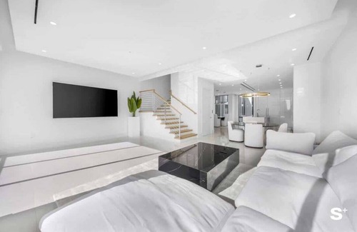 Eastern Shores House | Luxury Waterfront 4BR Home Near Bal Harbour Shops
