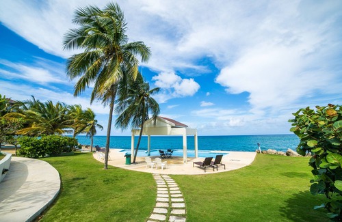 Tower Isle Condo | Luxury Waterfront 1/1 with Pool and Gym
