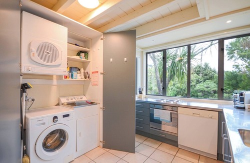 Akaroa Apartment | Luxury Waterfront Apartment with Amazing Views