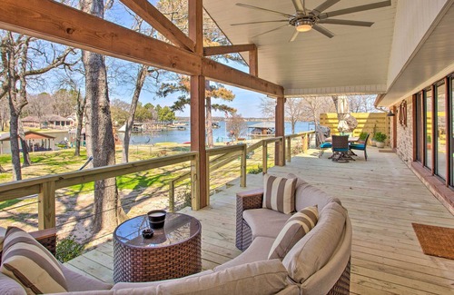 Star Harbor House | Luxury Waterfront Getaway on Cedar Creek Lake