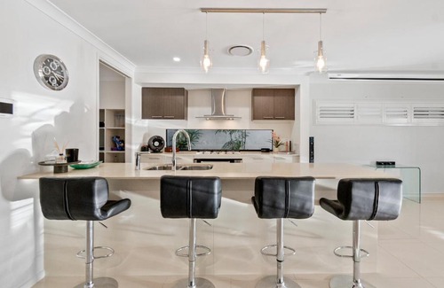 Maroochydore House | Luxury Waterfront Living In the heart of Sunshine Coast.
