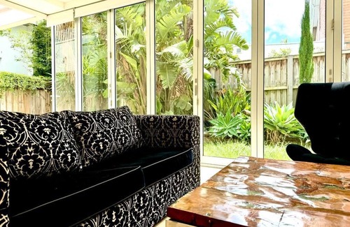 Melbourne House | Luxury Williamstown Beach Side Stay