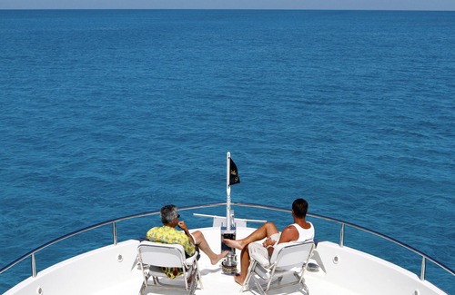 Hodgmans Daytona Boat Rental | Luxury Yacht - Escape the Crowds, Soak up the Sun & Enjoy Breathtaking Views!