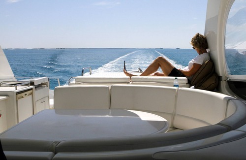 Hodgmans Daytona Boat Rental | Luxury Yacht - Escape the Crowds, Soak up the Sun & Enjoy Breathtaking Views!