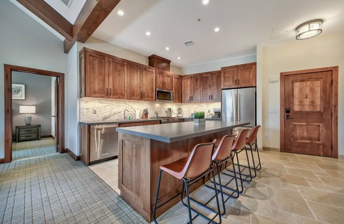 Lakeside Park Condo | LuxuryÂ 3br Steps From Heavenly Village & Gondola 3 Bedroom Condo by RedAwning