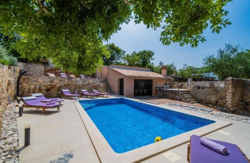 Rakalj House | Luxusvilla auf geräumigem privaten Eigentum