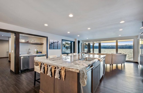 Skyland House | Lx96 Tahoe lakefront Home of the Stars