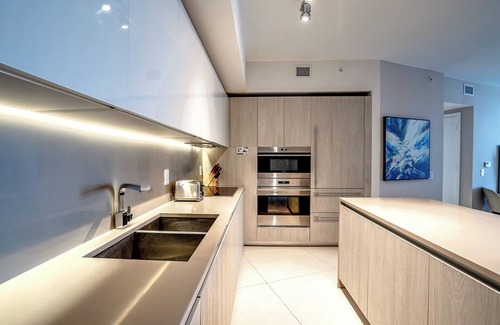 Hollywood South Central Beach Apartment | Lyfe Residence Building - Private apts over the beach