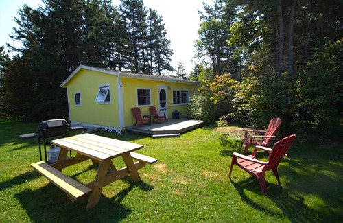 York Cottage | Lyons Cottages - Cottage #6, 3BR Walk to the Beaches of Stanhope National Park!