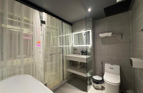 District 4 Hotel | M&H Cinema