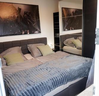 Dortmund City Centre Apartment | M House Do City Privatzimmer mit Balkon & Self Check-in
