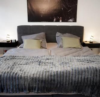 Dortmund City Centre Apartment | M House Do Modernes Privatzimmer mit Balkon & Self Check-in