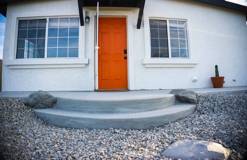 Twentynine Palms House | M&L Desert Cottage - 3 miles from the North entrance of Joshua Tree!