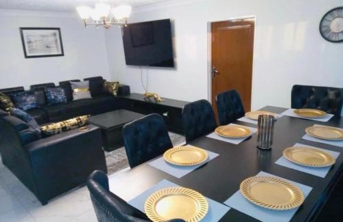 Ruwa House | M&M SIGNATURE GUEST HOUSE 5 BEDDED SLEEPS 8 in RUWA HARARE LUXURIOUS AMENITIES DECO AND MORDEN GAZEBO SOLAR GAS GEYSER WIFI BOREHOLE DURAWALLED GATED SECURITY CAR PARK STAFF LAUNDRY CATERING PURE COMFORT 25MINS FROM CBD &AIRPORT