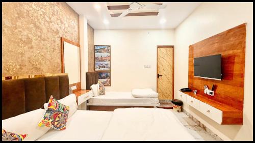 Ujjain Hotel | M S HOTEL PREMIUM Near Mahakal Temple And Railway Station - Air Conditioned hotel, LIFT And WIFI - A Top Premium Hotel