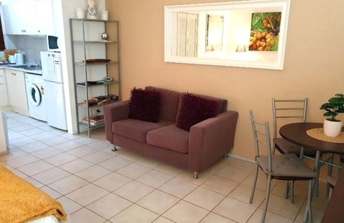 West Perth Apartment | M104 200m walk to the CBD Within the free CAT and Transit Zone City Location