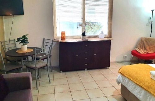 West Perth Apartment | M104 200m walk to the CBD Within the free CAT and Transit Zone City Location
