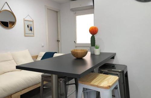 Esplugues de Llobregat Apartment | M4 Cool Terrace. 1 min to metro. 15 min to center