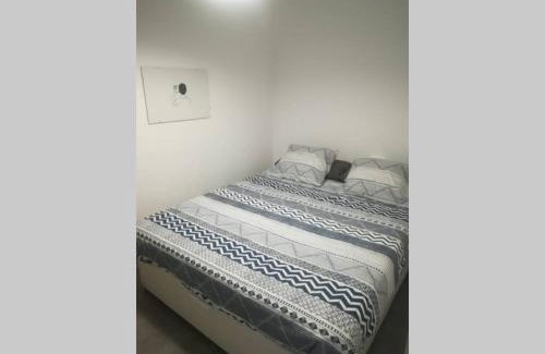 Esplugues de Llobregat Apartment | M4 Cool Terrace. 1 min to metro. 15 min to center