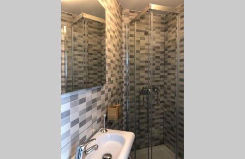 Esplugues de Llobregat Apartment | M4 Cool Terrace. 1 min to metro. 15 min to center