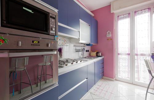 Bullona Apartment | Mac Mahon - Colorful Apartment with balcony!