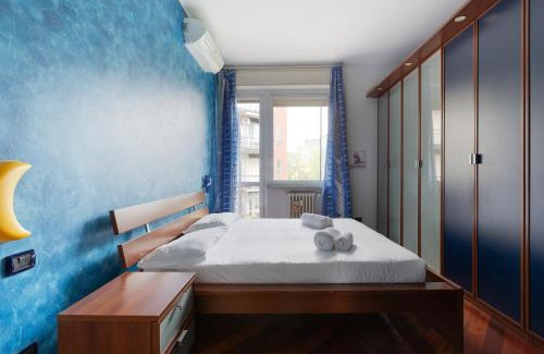 Bullona Apartment | Mac Mahon - Colorful Apartment with balcony!
