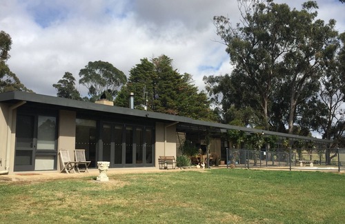 Northwood House | MacArthur Park - stunning, private 4 bedroom house with panoramic views