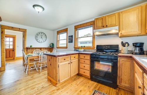 Mackinaw City House | Mackinaw City Getaway - 3 Mi to City Beach!