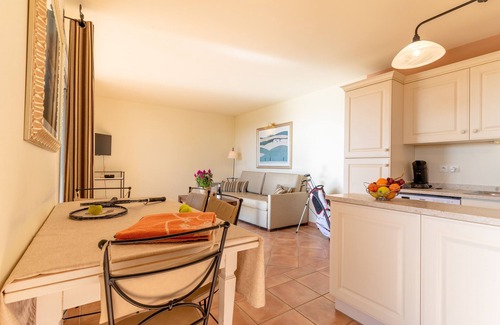 Saumane-de-Vaucluse Apartment | Madame Vacances Résidence Provence Country Club