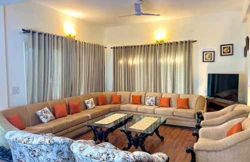 Kumarhatti Hotel | Madnest