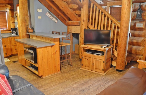 Marble Falls Cabin | Maegan Breann: Cozy Retreat with Lakeside Views!