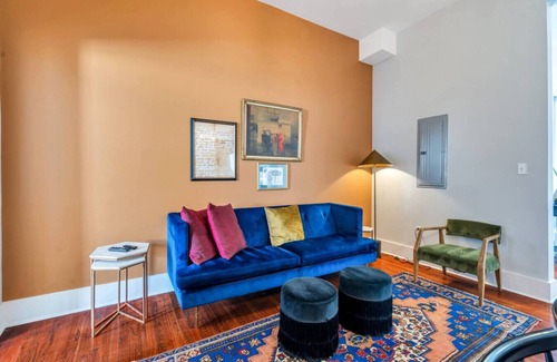 Faubourg Delachaise Apartment | Magazine St. Retreat | Outdoor Balcony + Parking