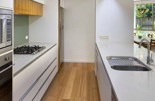 Horseshoe Bay Apartment | Maggies Beachfront Apt. 9