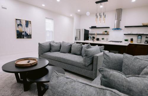 Tulane - Gravier Apartment | Magic canal