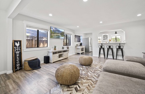 Newhall House | Magic Mountain 4 Bedroom 3 Bath Escape Modern Home