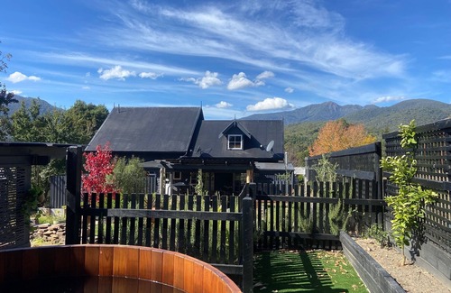 Merrijig House | Magic views of Mt Buller with four bedrooms and a loft